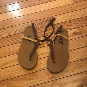 Thong sandals